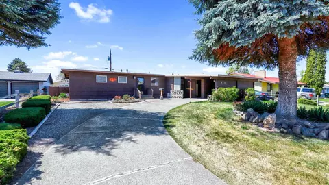 318 E Cozza Dr, Spokane, WA 99208 photo 3