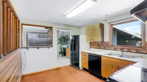 318 E Cozza Dr, Spokane, WA 99208 photo 9