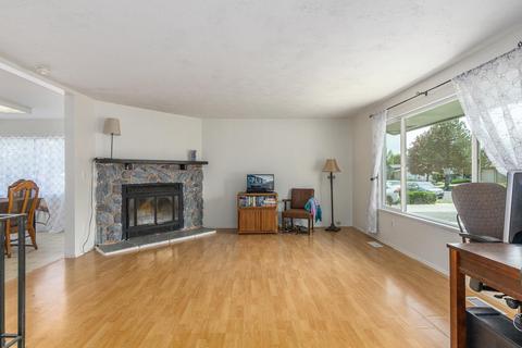 703 E Cascade Pl, Spokane, WA 99208 photo 2