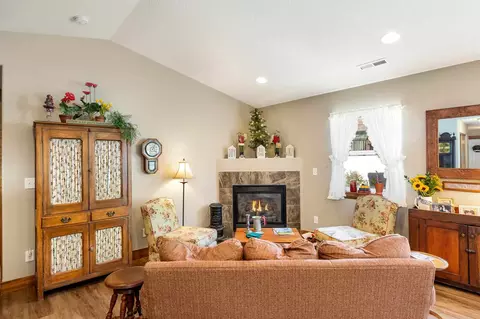 613 E Canterbury Ln, Colbert, WA 99005 photo 13