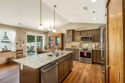 613 E Canterbury Ln, Colbert, WA 99005 photo 8