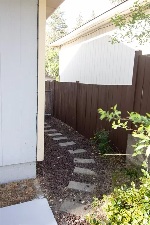 3904 E 8th Ave, Spokane, WA 99202 photo 4