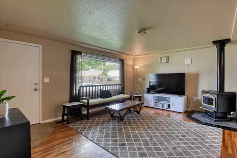 527 E Olympic Ave, Spokane, WA 99207 photo 2
