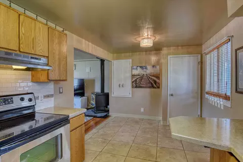 527 E Olympic Ave, Spokane, WA 99207 photo 9