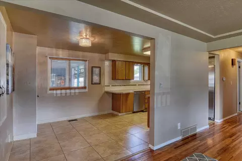527 E Olympic Ave, Spokane, WA 99207 photo 8