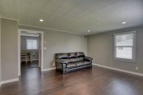1703 E Sanson Ave, Spokane, WA 99207 photo 2