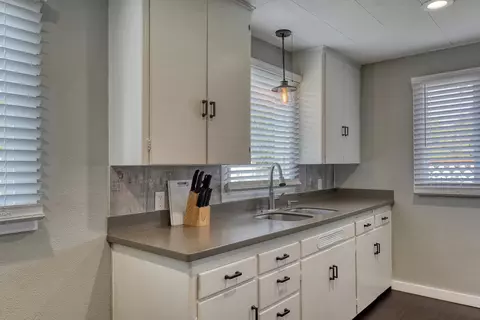 1703 E Sanson Ave, Spokane, WA 99207 photo 9