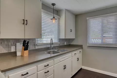 1703 E Sanson Ave, Spokane, WA 99207 photo 7