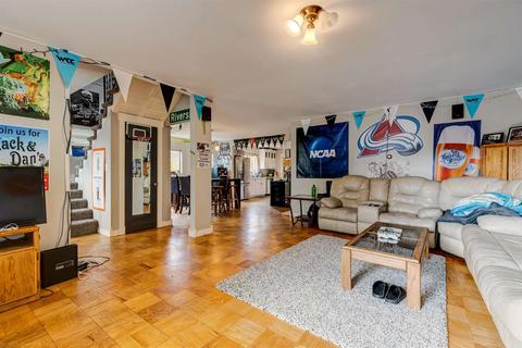 323 E Baldwin Ave, Spokane, WA 99207 photo 5