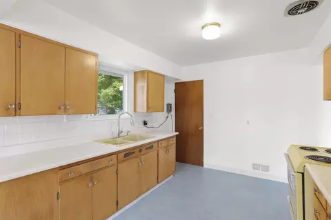 1221 E 37th Ave, Spokane, WA 99203 photo 8