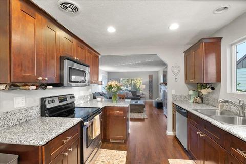 1638 E Rich Ave, Spokane, WA 99207 photo 3
