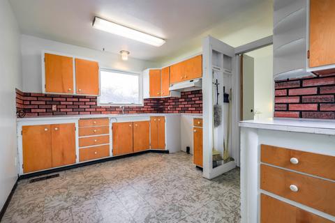 2218 E Longfellow Ave, Spokane, WA 99207 photo 10