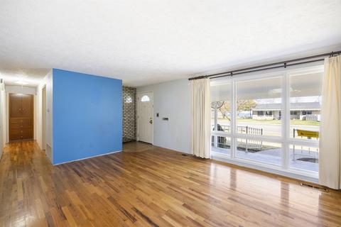 122 E Cozza Dr, Spokane, WA 99208 photo 3