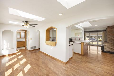 122 E Cozza Dr, Spokane, WA 99208 photo 4