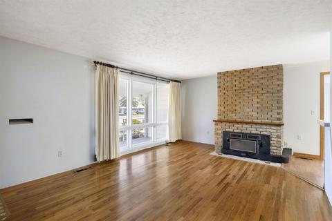 122 E Cozza Dr, Spokane, WA 99208 photo 2