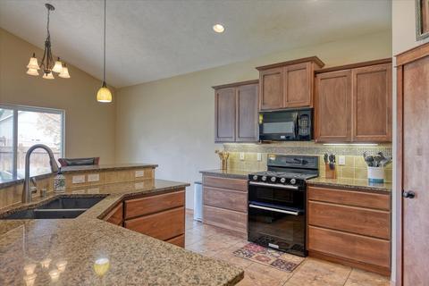 213 E Travis Ct, Spokane, WA 99208 photo 7