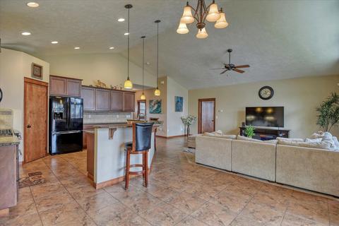 213 E Travis Ct, Spokane, WA 99208 photo 10