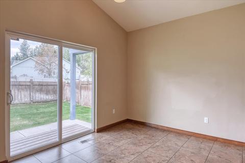 213 E Travis Ct, Spokane, WA 99208 photo 12