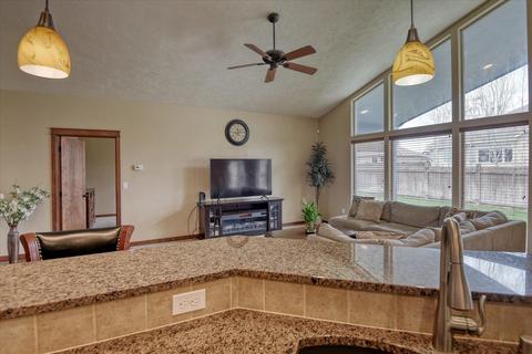213 E Travis Ct, Spokane, WA 99208 photo 13
