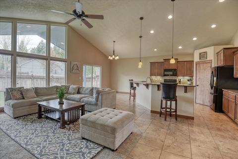 213 E Travis Ct, Spokane, WA 99208 photo 5