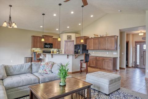 213 E Travis Ct, Spokane, WA 99208 photo 6
