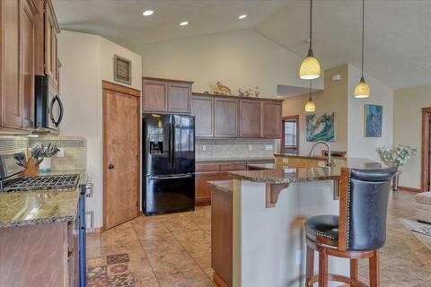 213 E Travis Ct, Spokane, WA 99208 photo 9
