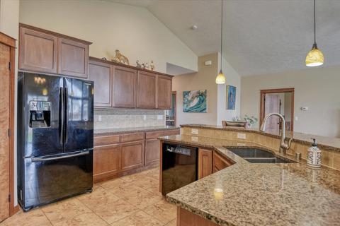 213 E Travis Ct, Spokane, WA 99208 photo 8
