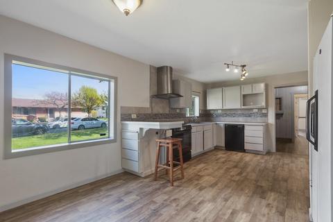 11824 E 8th Ave, Spokane Valley, WA 99206 photo 5