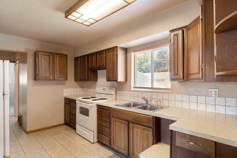 1107 E Longfellow Ave, Spokane, WA 99207 photo 9