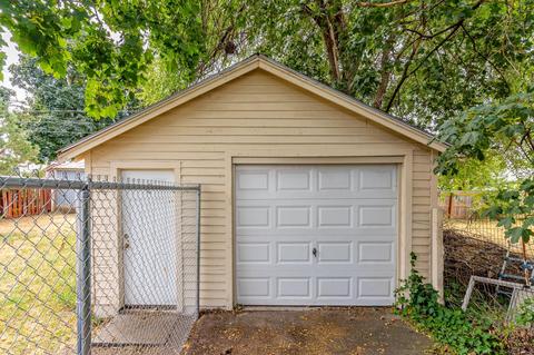 908 E Longfellow Ave, Spokane, WA 99207 photo 17