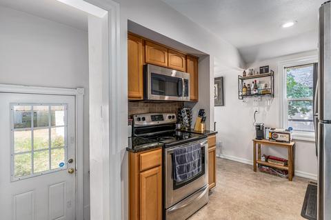 908 E Longfellow Ave, Spokane, WA 99207 photo 8