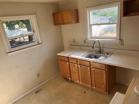 818 E Longfellow Ave, Spokane, WA 99207 photo 9