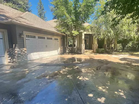 11 E Meadowlane Rd, Spokane, WA 99224