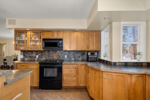 703 E 27th Ave, Spokane, WA 99203 photo 14