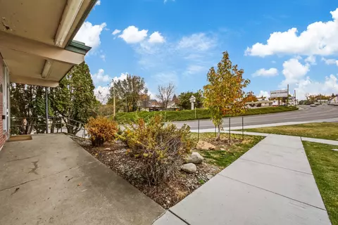Exterior - 920 E Wolverton Ct, Spokane, WA 99207 photo 2 of 5