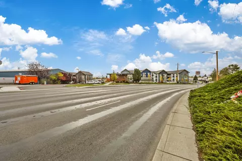 View/Area - 920 E Wolverton Ct, Spokane, WA 99207 photo 2 of 3