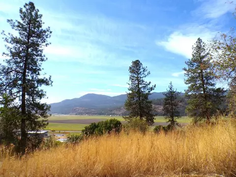 2 N Nn N Hwy 395 Apt B Hwy, Colville, WA 99141
