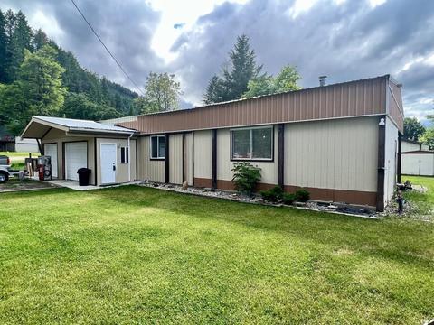 3800 Rainbow Dr, Loon Lake, WA 99148