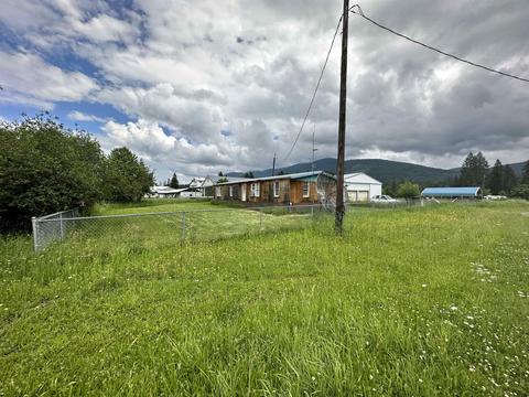 235 Mcinnis St, Ione, WA 99139