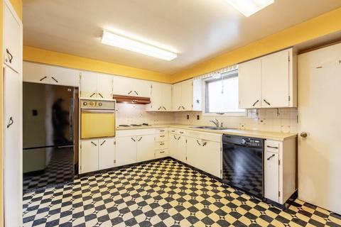 936 E 37th Ave, Spokane, WA 99203 photo 4