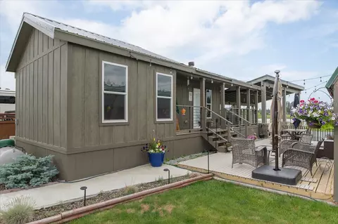 100 Guinevere Dr, Usk, WA 99180