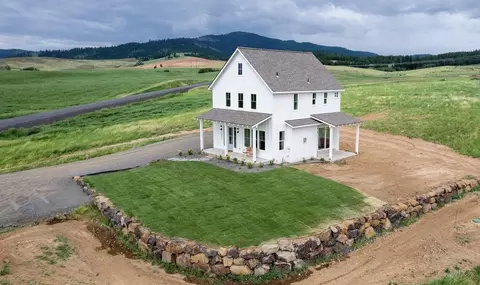 16007 S Starr Rd, Rockford, WA 99030