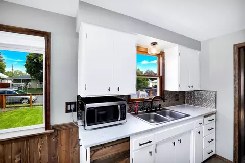 1310 E Sanson Ave, Spokane, WA 99207 photo 8