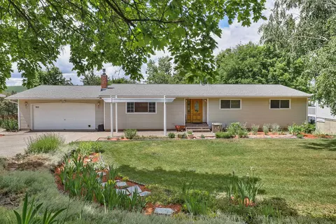 910 S Summit Ave, Rosalia, WA 99170