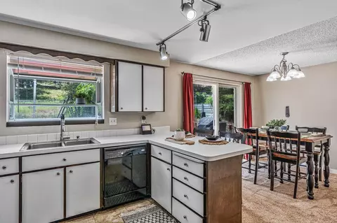 509 E Parkhill Dr, Spokane, WA 99208 photo 9