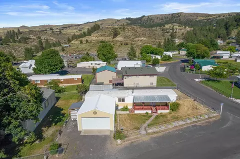 2112 Northpoint Ct, Seven Bays, WA 99122