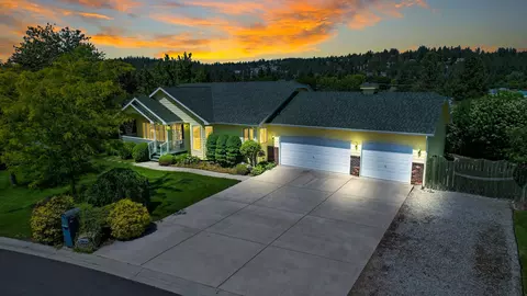 8221 E Lacrosse Ave, Spokane, WA 99212