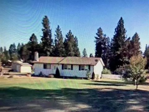 11557 W Meadowview Ln, Nine Mile Falls, WA 99026