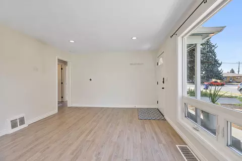 2108 E Longfellow Ave, Spokane, WA 99207 photo 6