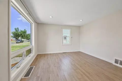 2108 E Longfellow Ave, Spokane, WA 99207 photo 7